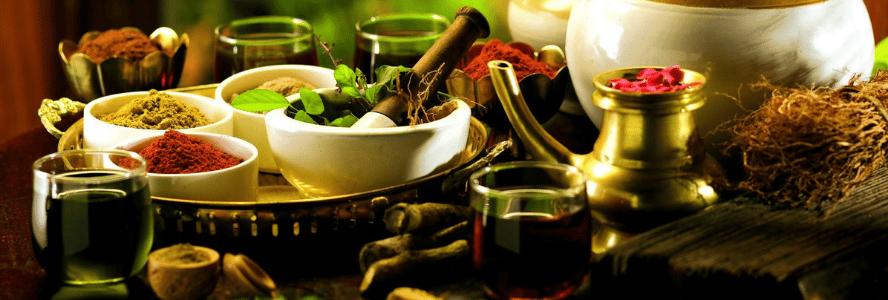 L'huile de sésame bio caractéristique des soins ayurvédiques